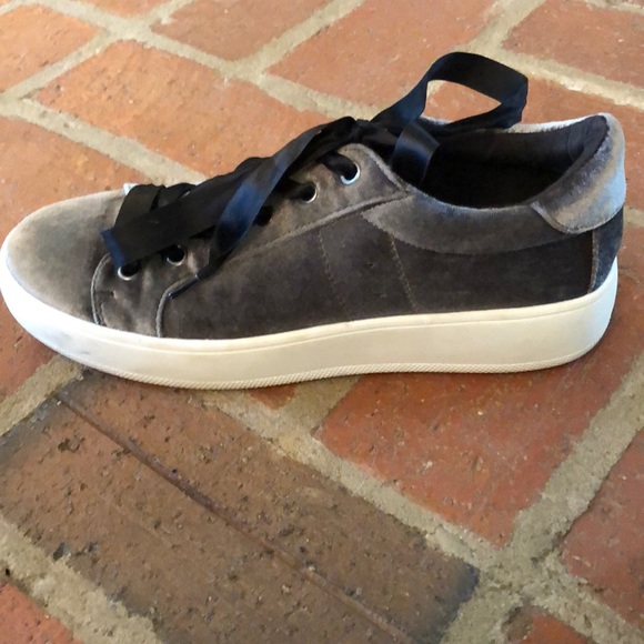 silver velvet STEVE MADDENS - Picture 3 of 3